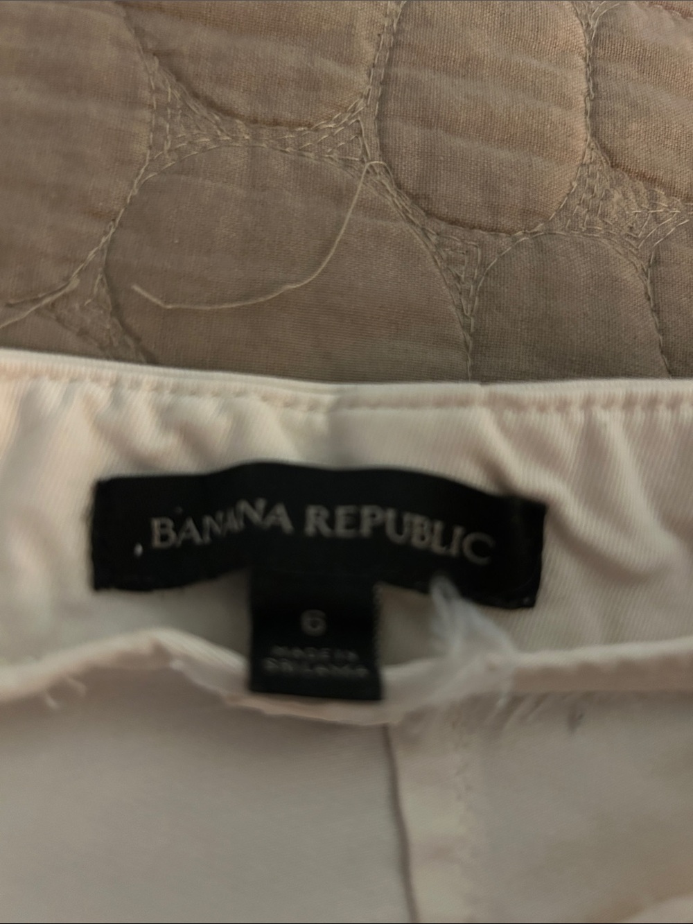 Banana Republic Cream colored cargo pants,  zipper at ankles